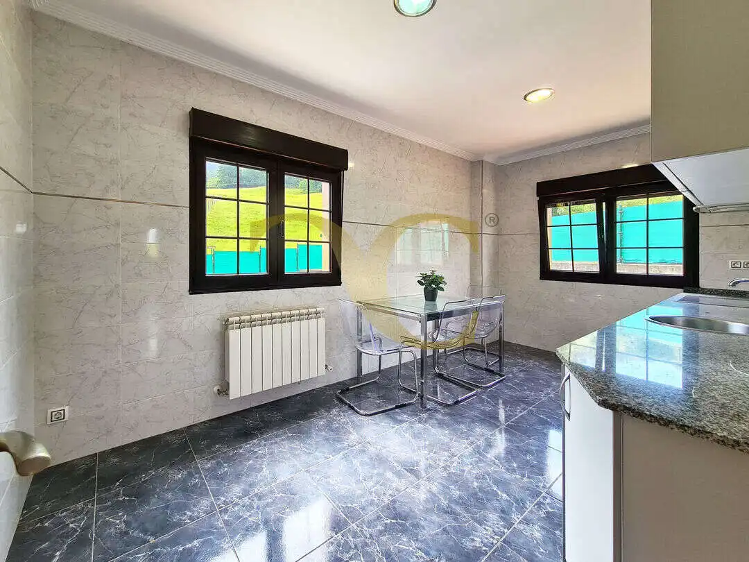 Cocina de Casa o chalet en venta en Gijón  con Calefacción, Jardín privado y Balcón