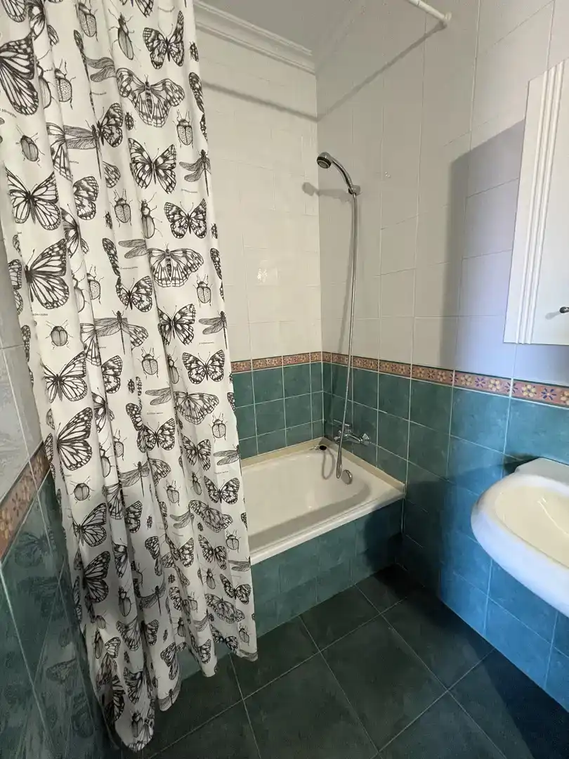 Bany de Pis de lloguer en Nigrán amb Piscina i Balcó