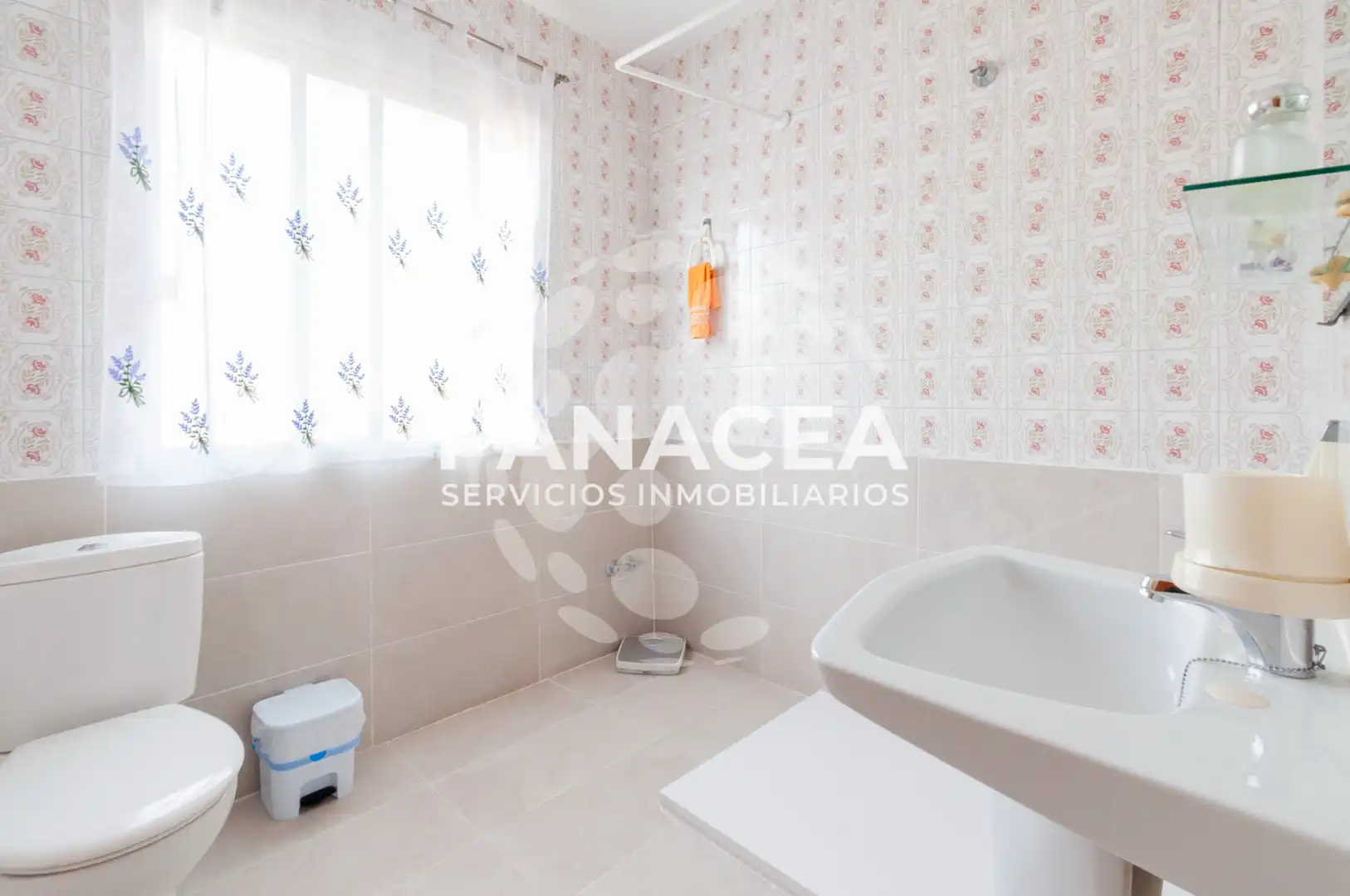 Bany de Casa o xalet en venda en Roquetas de Mar amb Aire condicionat, Jardí privat i Moblat