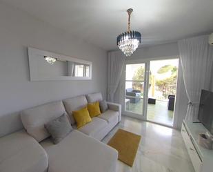 Sala d'estar de Apartament en venda en Mijas amb Aire condicionat, Terrassa i Piscina