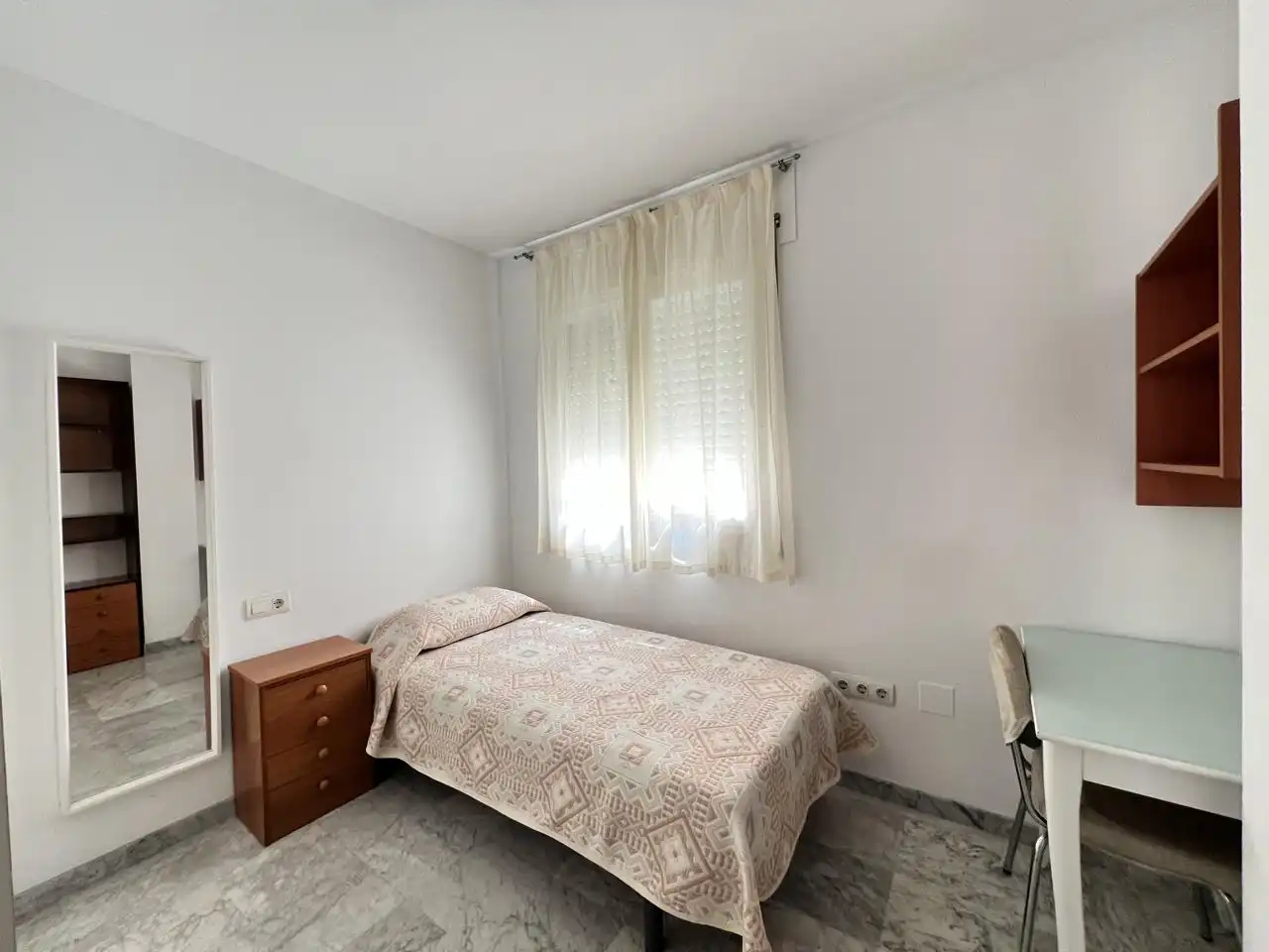 Habitación de Piso de alquiler en Málaga con Aire acondicionado y Amueblado