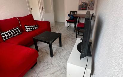 Living room of Flat to rent in  Granada Capital  with Furnished, Washing machine and Microwave