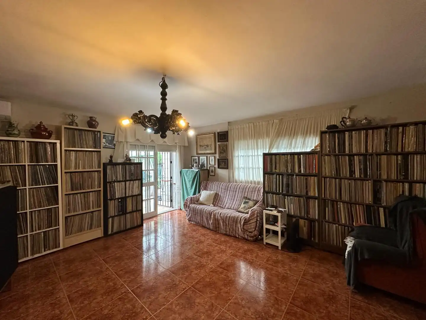 Sala d'estar de Casa adosada en venda en Mijas amb Aire condicionat i Calefacció
