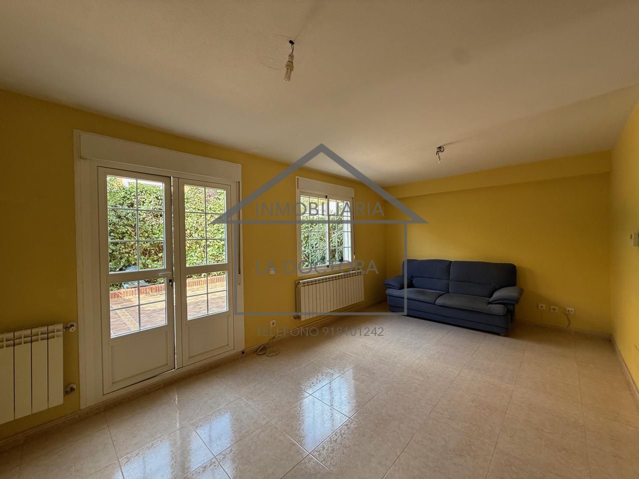 Living room of Single-family semi-detached for sale in Navalagamella  with Private garden