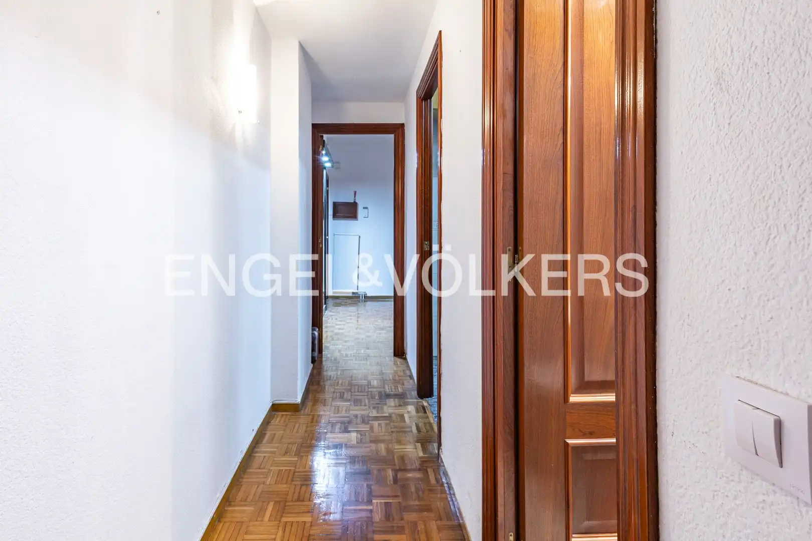 Wohnung zum Verkauf in Barcelona mit Klimaanlage, Heizung und Parkett