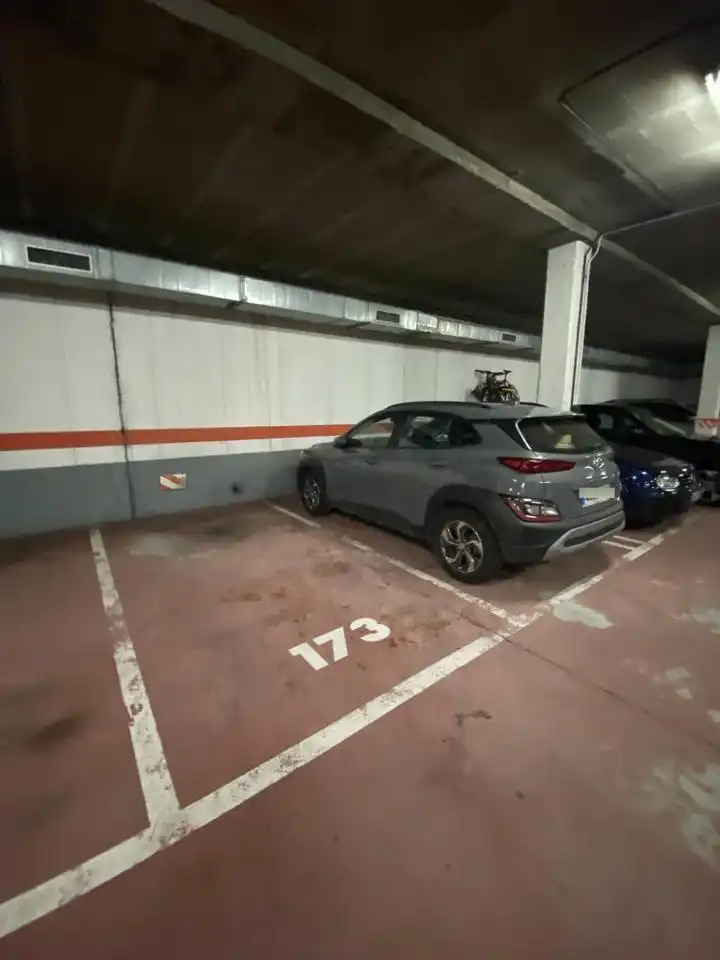 Parking de Piso de alquiler en A Coruña Capital  con Calefacción y Amueblado