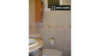 Bathroom of Flat to rent in  Madrid Capital  with Air Conditioner, Heating and Furnished