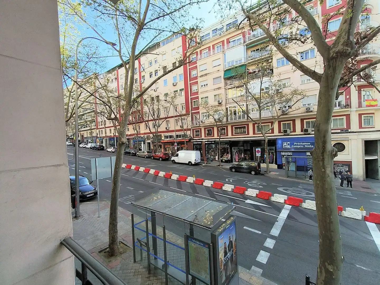 Vista exterior de Piso de alquiler en Madrid con Calefacción