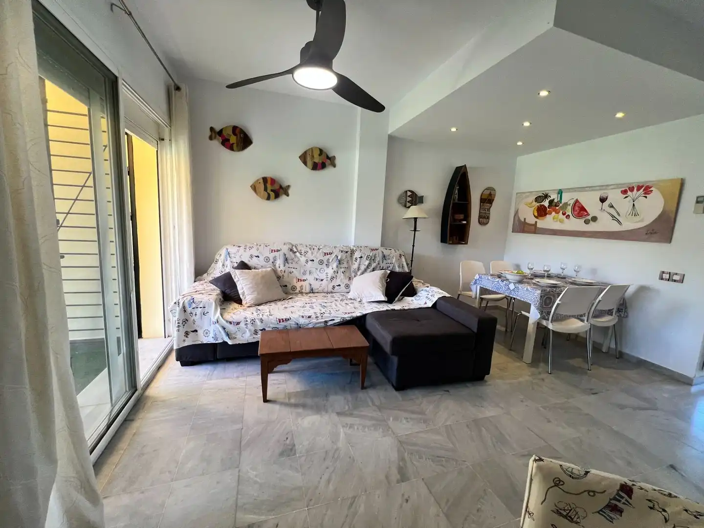 Sala d'estar de Casa adosada en venda en Isla Cristina amb Aire condicionat, Calefacció i Terrassa