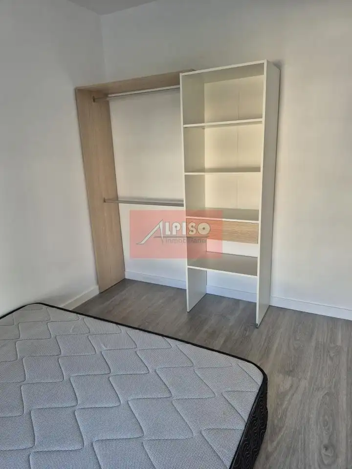 Habitación de Piso de alquiler en Ourense Capital  con Calefacción, Trastero y Amueblado
