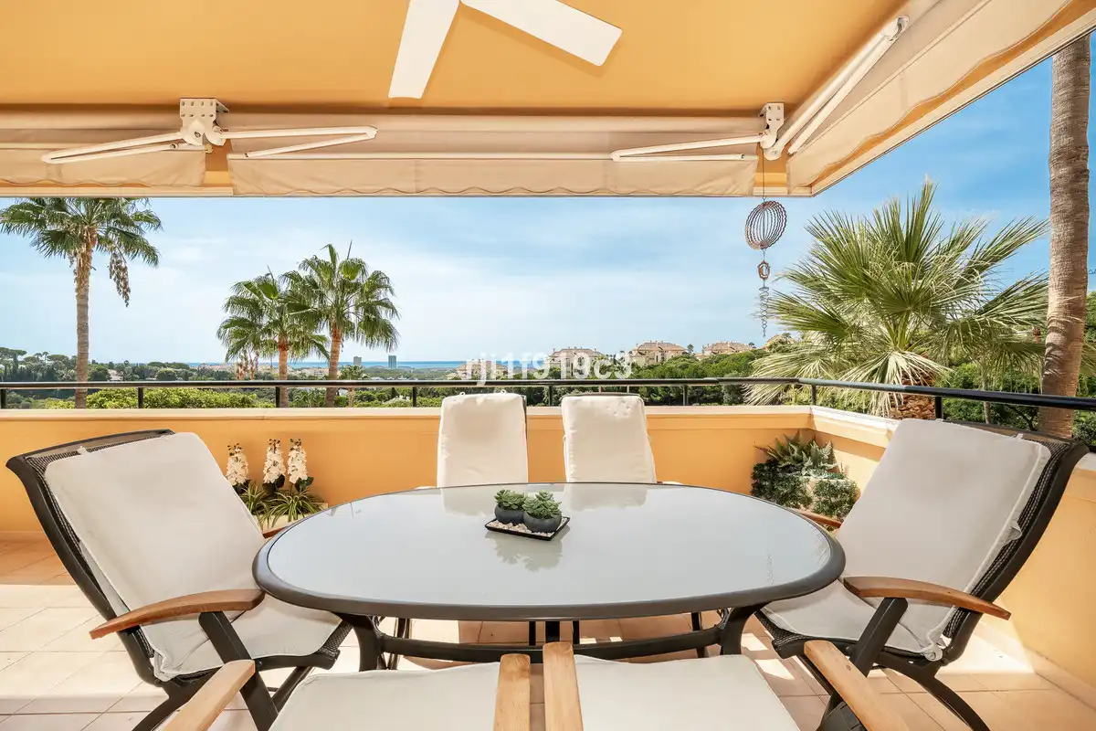 Piso con ascensor en venta en Elviria - Cabopino, imagen 2