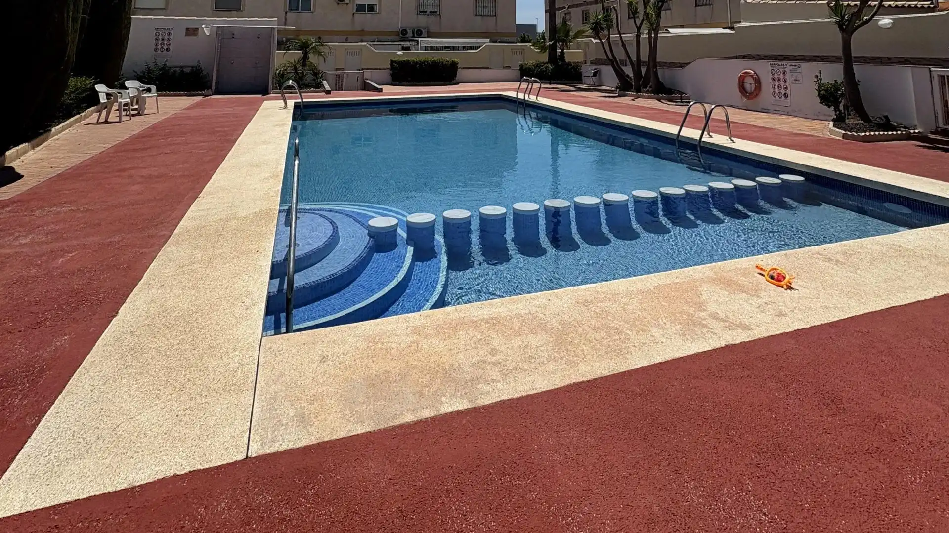 Piscina de Casa adosada en venda en Pilar de la Horadada amb Jardí privat, Terrassa i Balcó