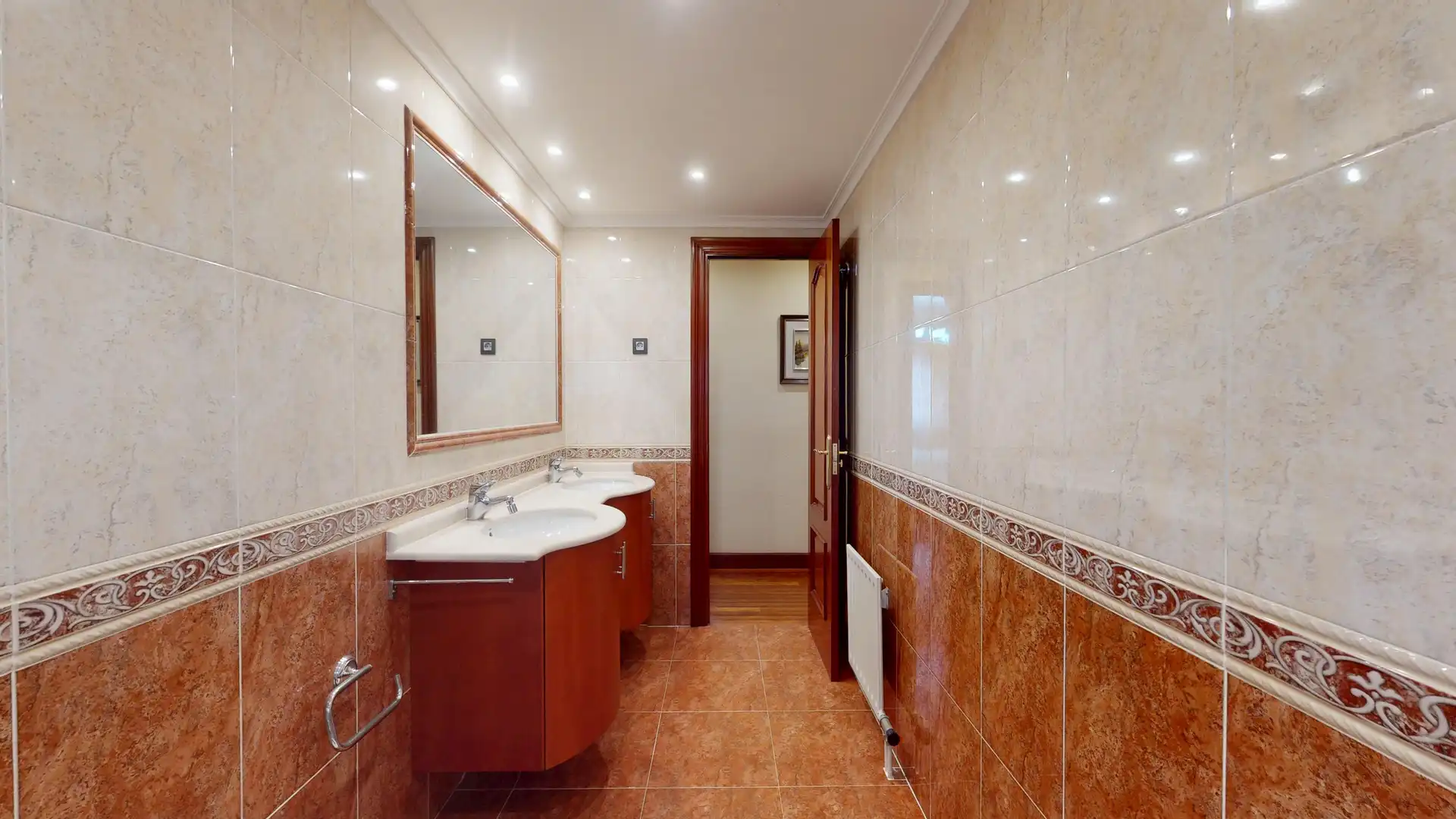 Badezimmer von Wohnung zum Verkauf in Barakaldo  mit Heizung und Balkon