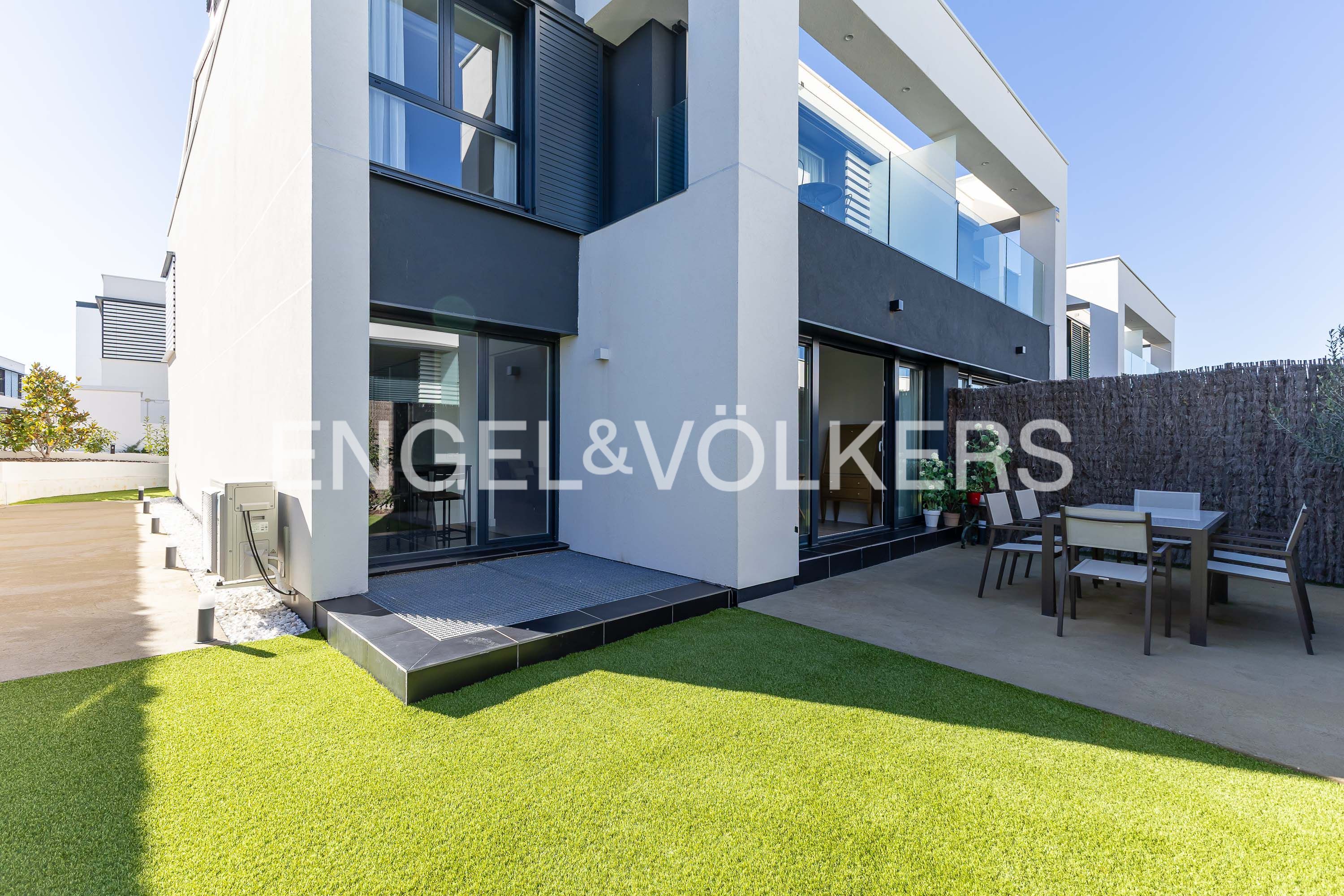 Exterior view of Single-family semi-detached to rent in Boadilla del Monte  with Air Conditioner, Heating and Private garden