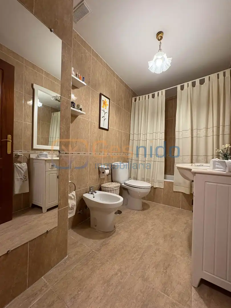 Baño de Piso de alquiler en Segovia con Calefacción