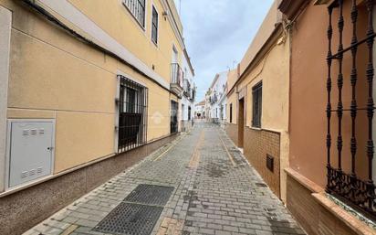 Vista exterior de Pis en venda en Sanlúcar la Mayor amb Aire condicionat