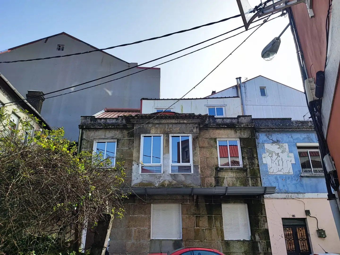 Vista exterior de Edifici en venda en Vigo 