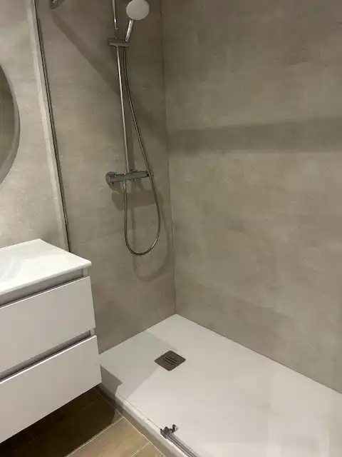 Baño de Estudio de alquiler en Madrid con Aire acondicionado, Horno y Lavadora