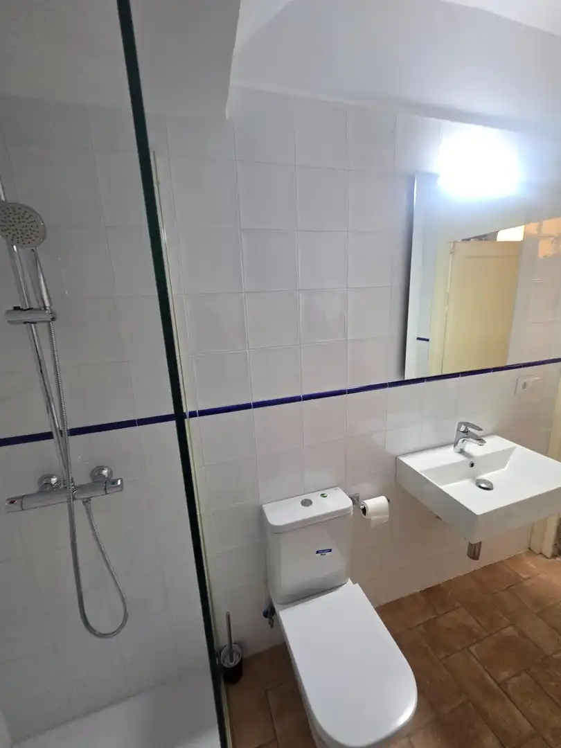 Bathroom of Ground floor for rent in El Masnou  with Air Conditioner, Heating and Private garden