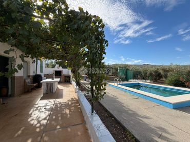 Casa rústica en venta en Torredonjimeno