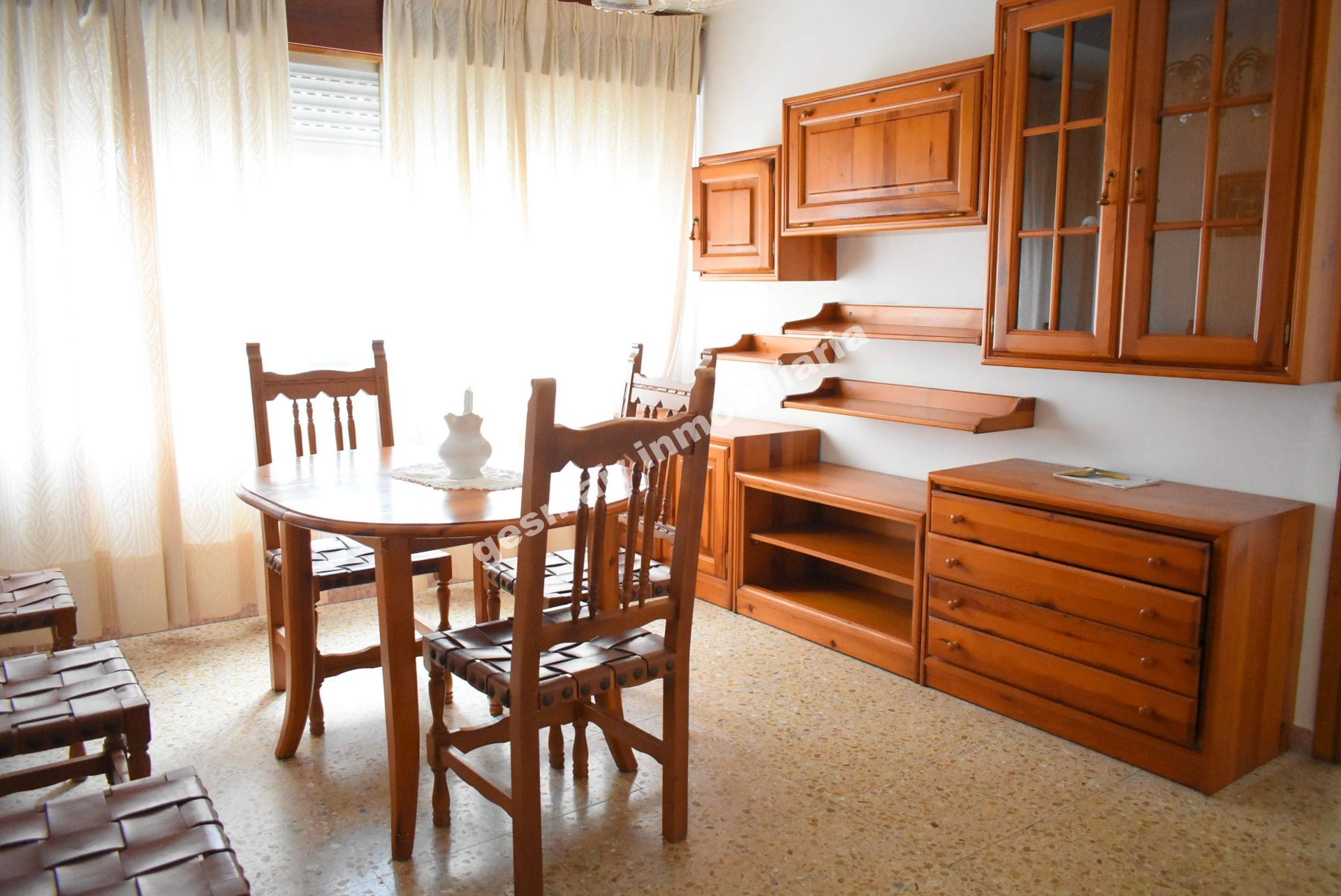 Menjador de Pis en venda en Pontevedra Capital  amb Parquet, Traster i Moblat