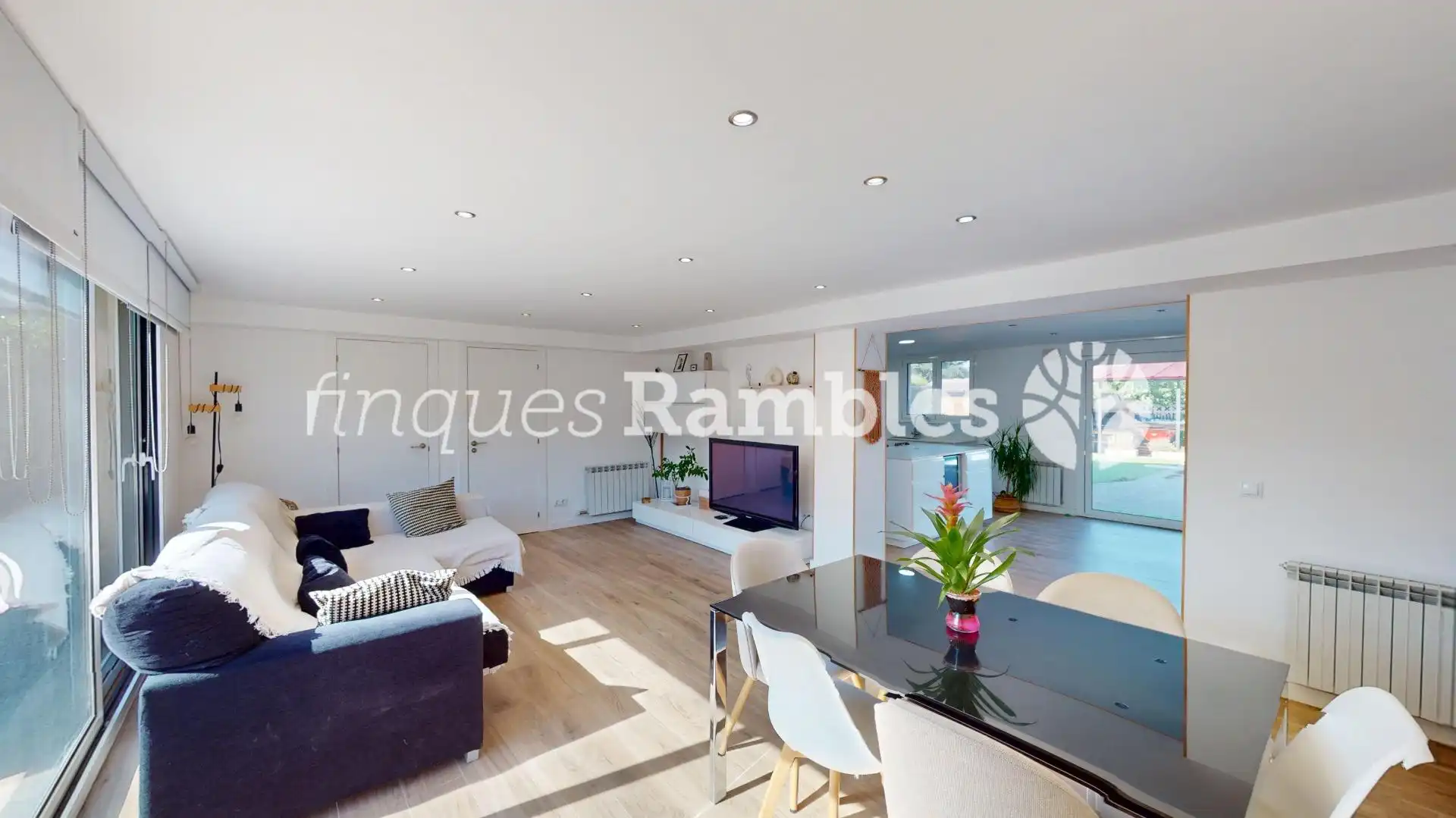 Sala de estar de Casa o chalet en venta en La Torre de Claramunt con Calefacción, Jardín privado y Parquet