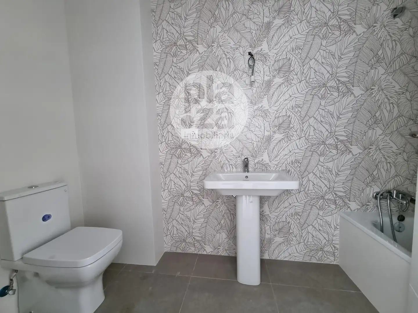 Baño de Piso en venta en Burgos con Calefacción, Terraza y Trastero
