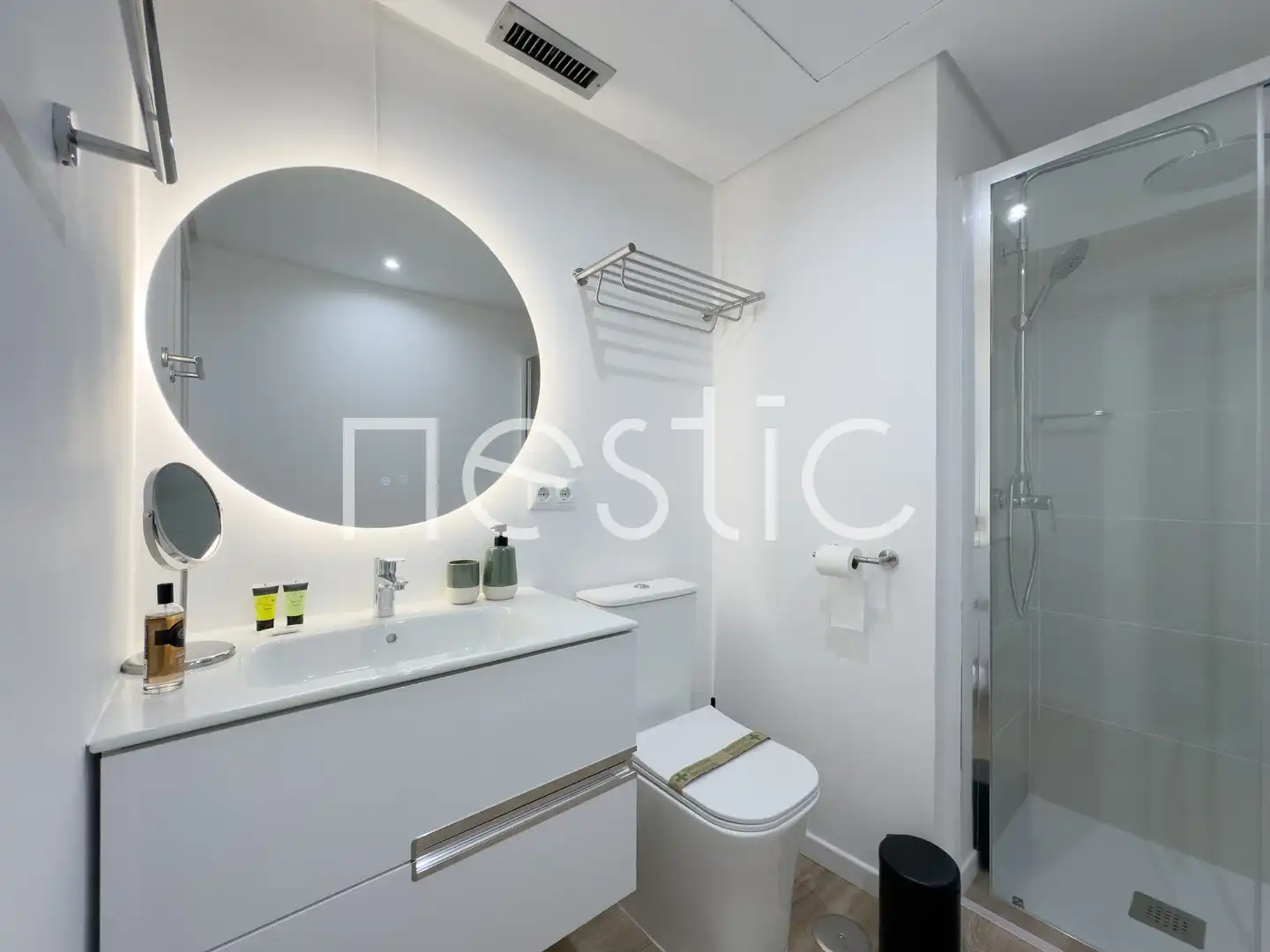 Baño de Apartamento de alquiler en Madrid con Aire acondicionado, Calefacción y Amueblado