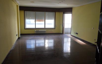 Flat to rent in Vigo   with Parquet flooring, Storage room and Oven