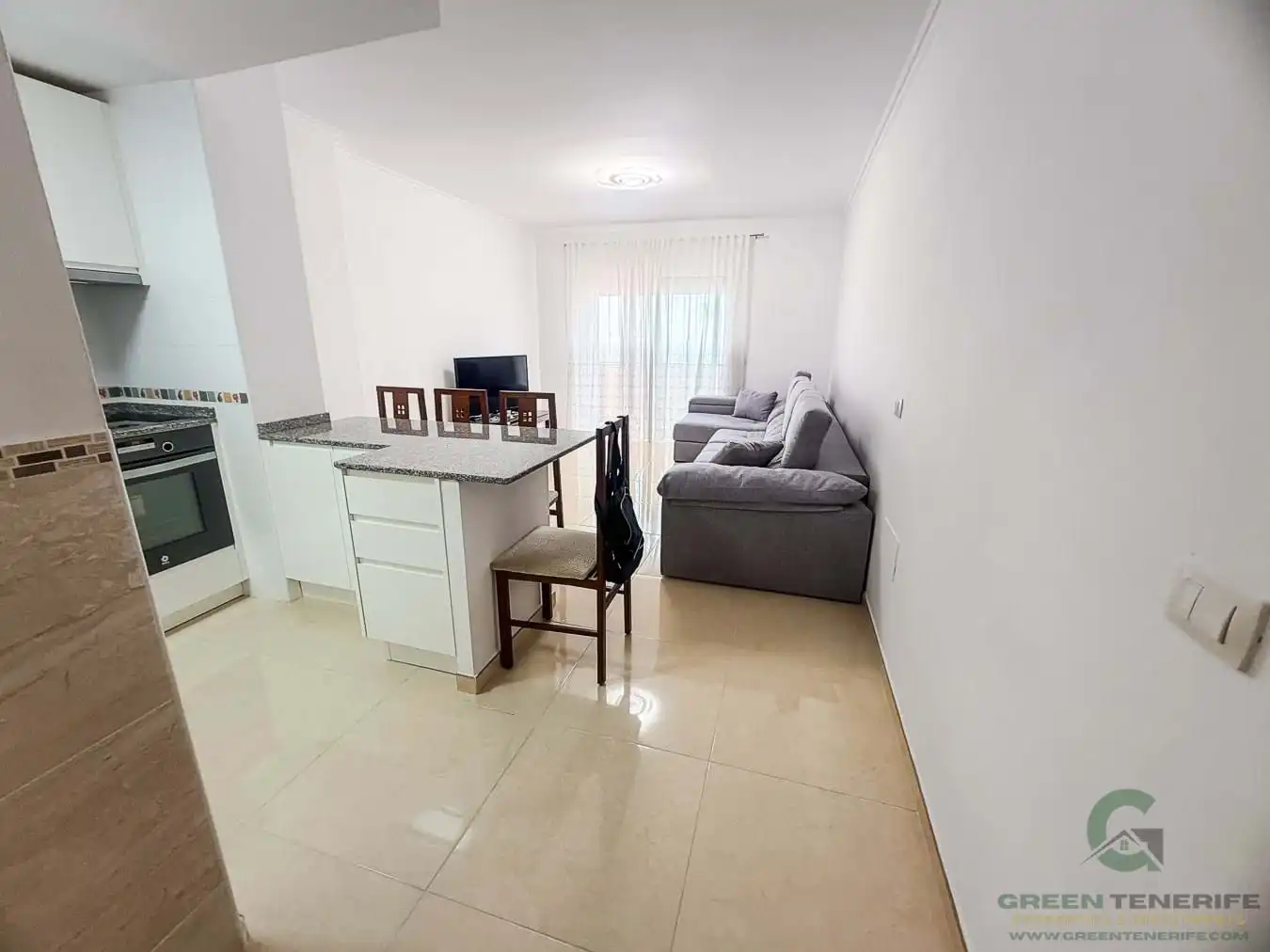 Sala de estar de Piso en venta en Arona con Terraza, Amueblado y Balcón