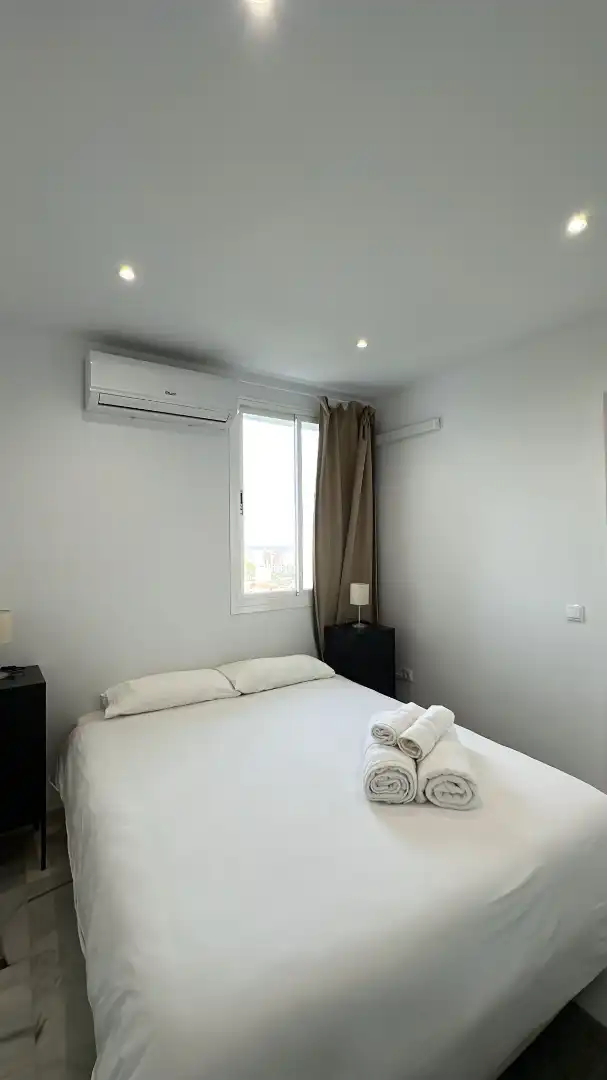 Habitación de Apartamento de alquiler en Torremolinos con Aire acondicionado, Terraza y Amueblado