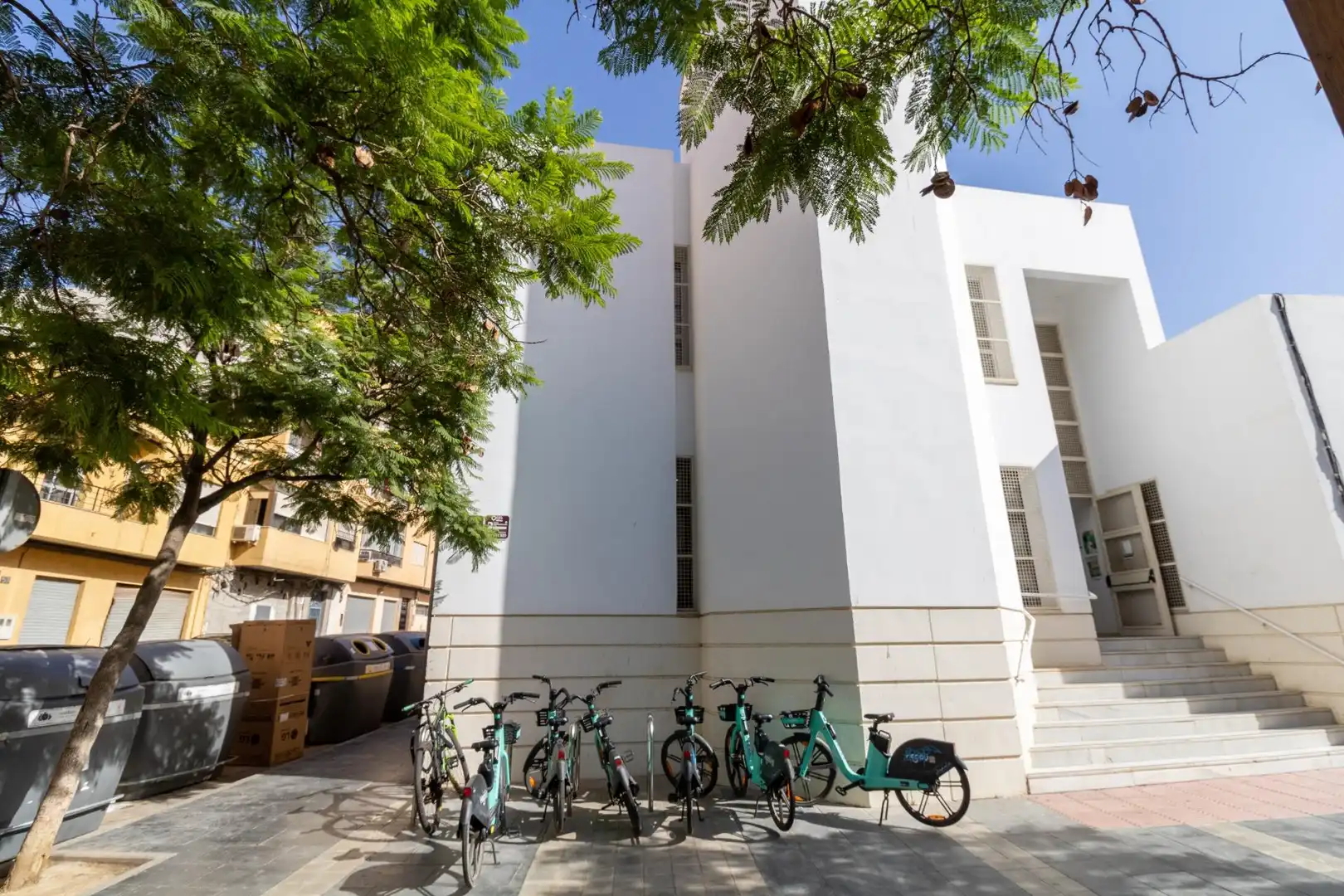 Vista exterior de Pis en venda en Almería amb Aire condicionat i Moblat