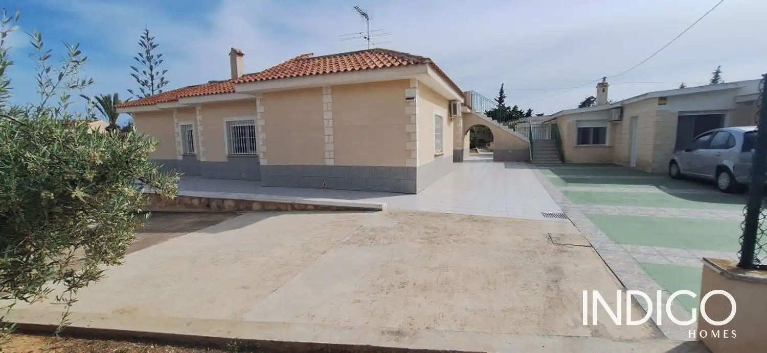 Vista exterior de Casa o chalet en venta en Elche / Elx con Aire acondicionado, Calefacción y Terraza