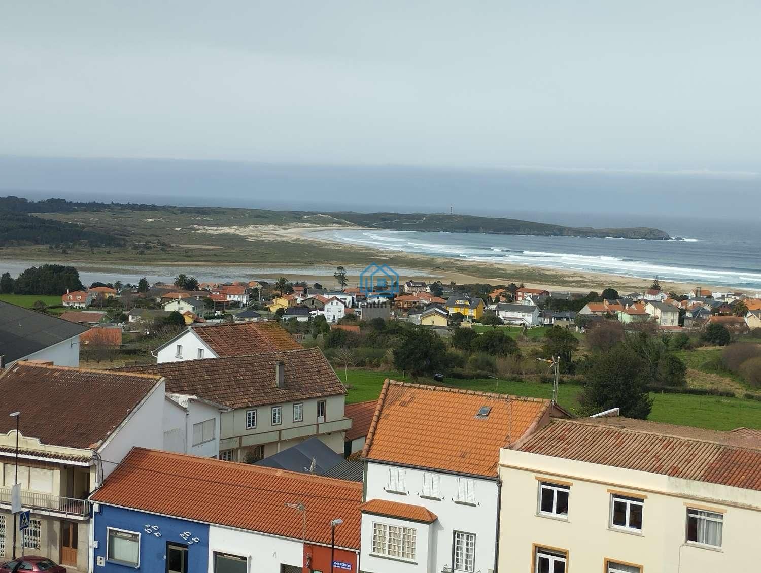 Vista exterior de Àtic en venda en Valdoviño amb Calefacció