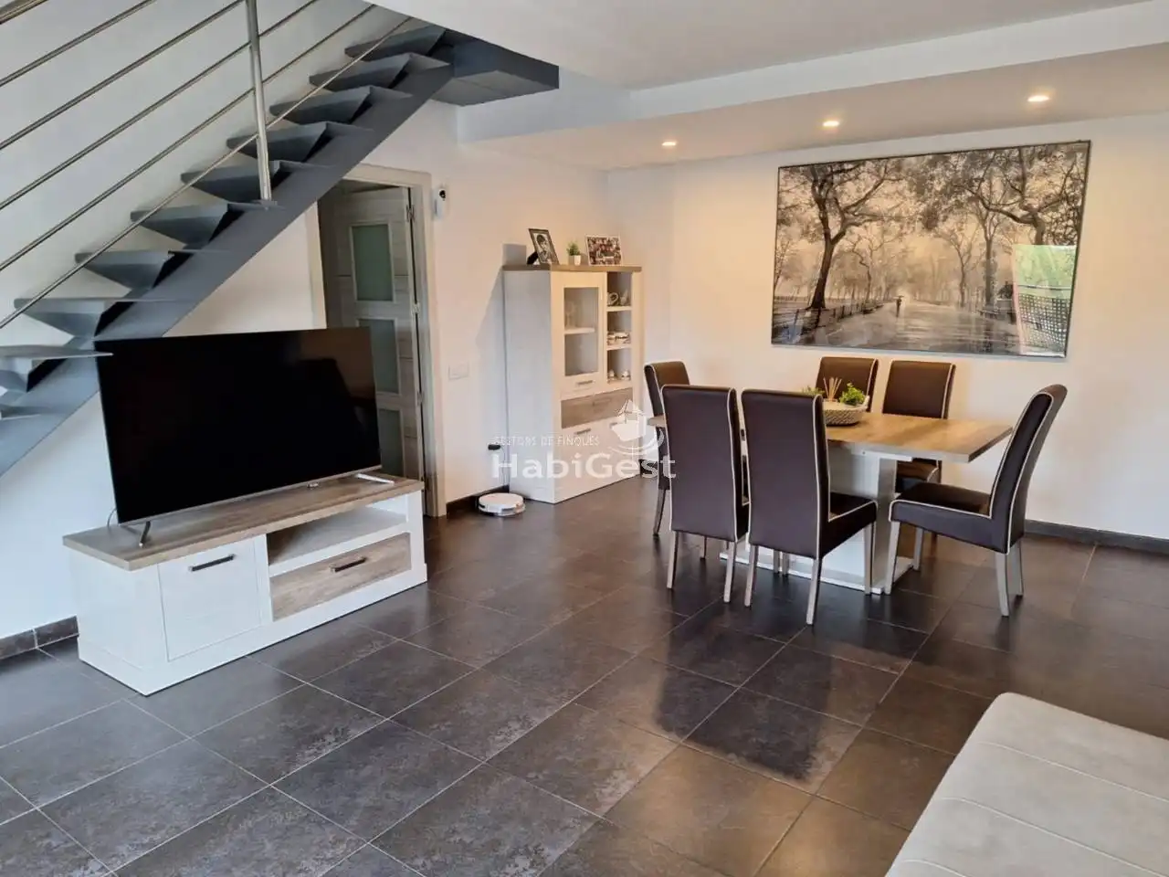 Maisonette zum Verkauf in Sils mit Klimaanlage, Terrasse und Gemeinschaftspool
