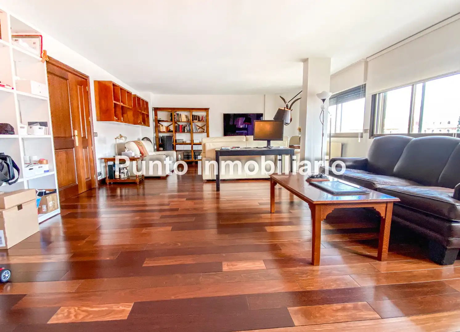 Sala de estar de Piso en venta en Valladolid con Aire acondicionado, Calefacción y Parquet