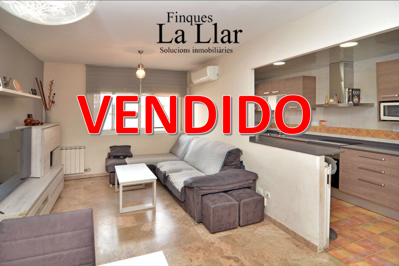 Exterior view of Duplex for sale in Sant Boi de Llobregat  with Air Conditioner, Heating and Terrace