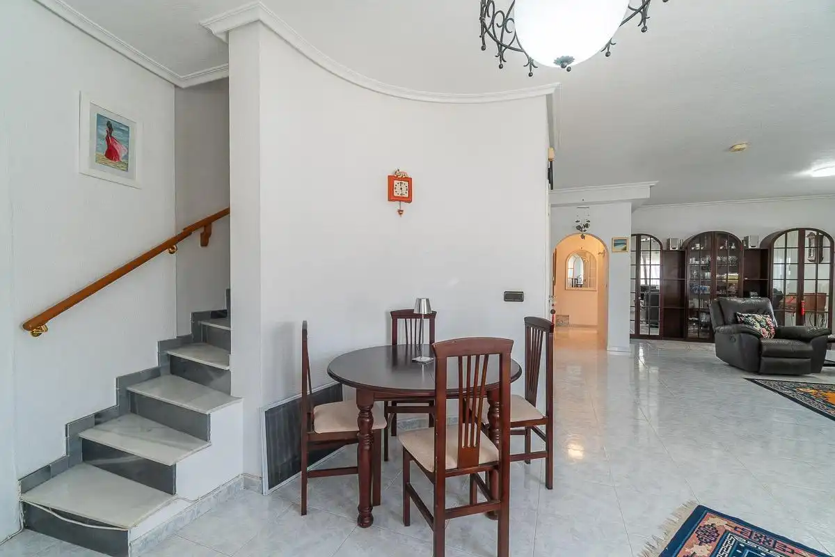 Casa o xalet en venda en Orihuela amb Aire condicionat, Jardí privat i Terrassa