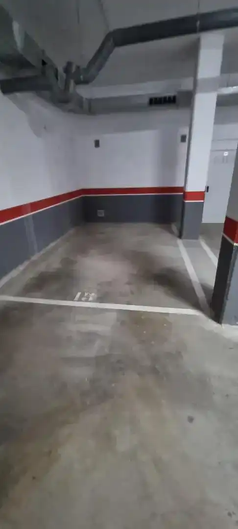 Parkplatz von Garage zur Miete in Quart