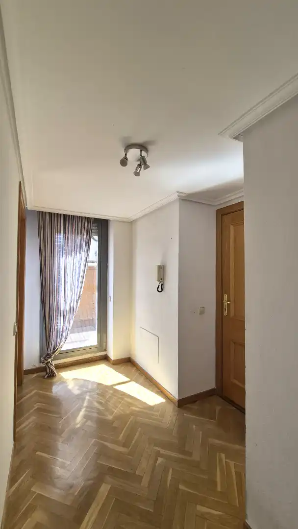 Attic for rent in Madrid  with Terrace and Community pool