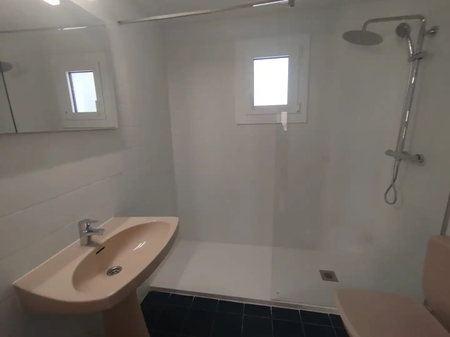 Bany de Pis de lloguer en Girona amb Calefacció