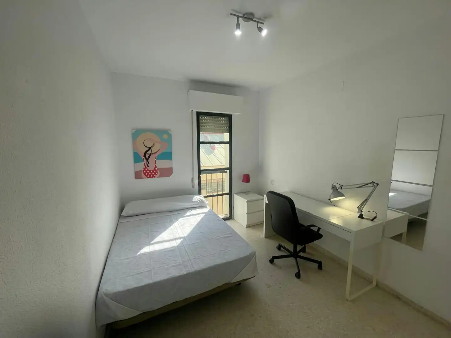 Habitación de Piso para compartir en Sevilla con Amueblado y Lavadora