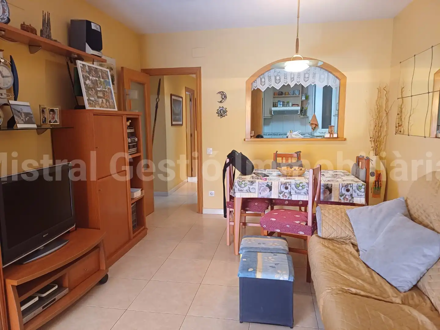 Wohnzimmer von Dachboden zum Verkauf in Calafell mit Klimaanlage, Terrasse und Möbliert