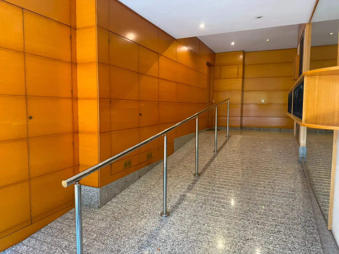 Piso en venta en Cornellà de Llobregat con Aire acondicionado, Calefacción y Parquet