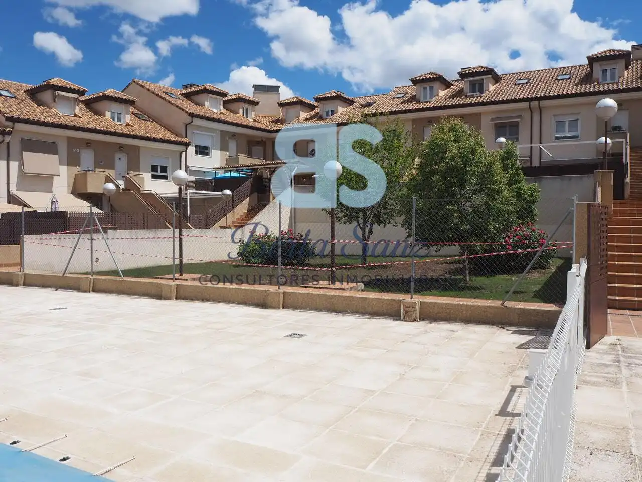 Vista exterior de Dúplex en venda en Villalbilla amb Aire condicionat, Calefacció i Forn