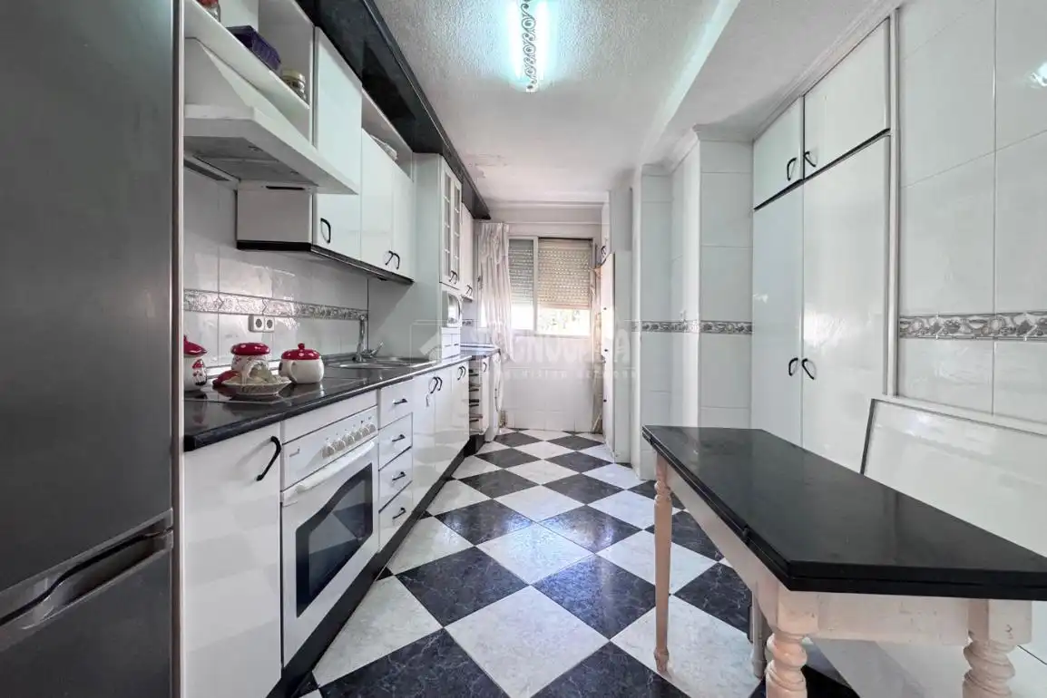 Kitchen of Flat for sale in Torremolinos