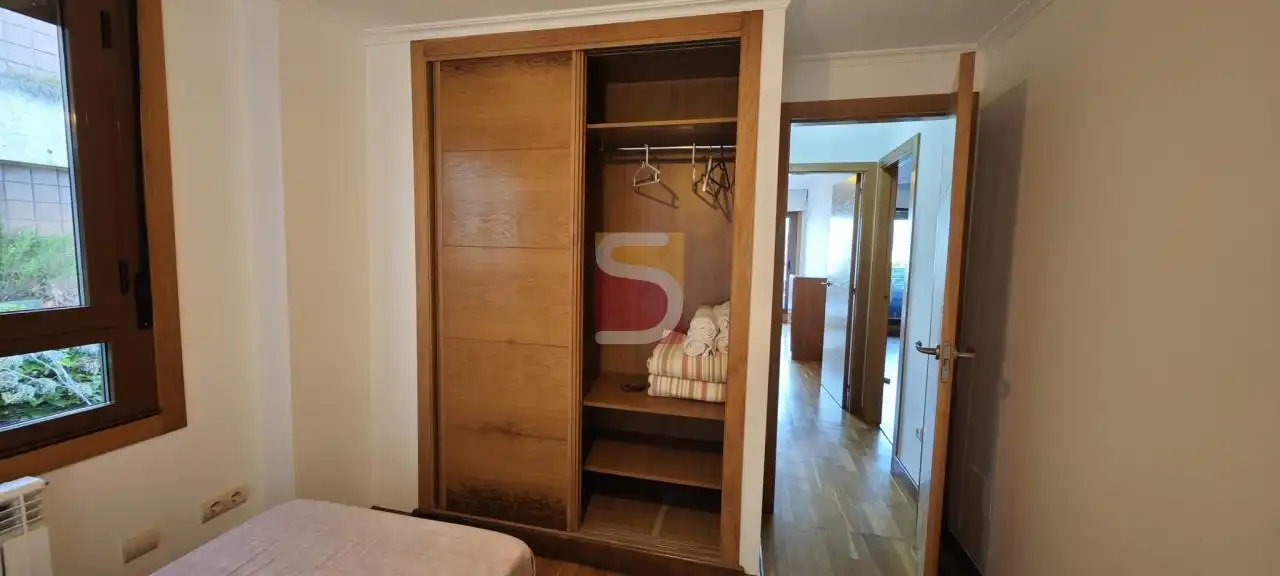 Dormitori de Pis de lloguer en Nigrán amb Calefacció, Terrassa i Traster