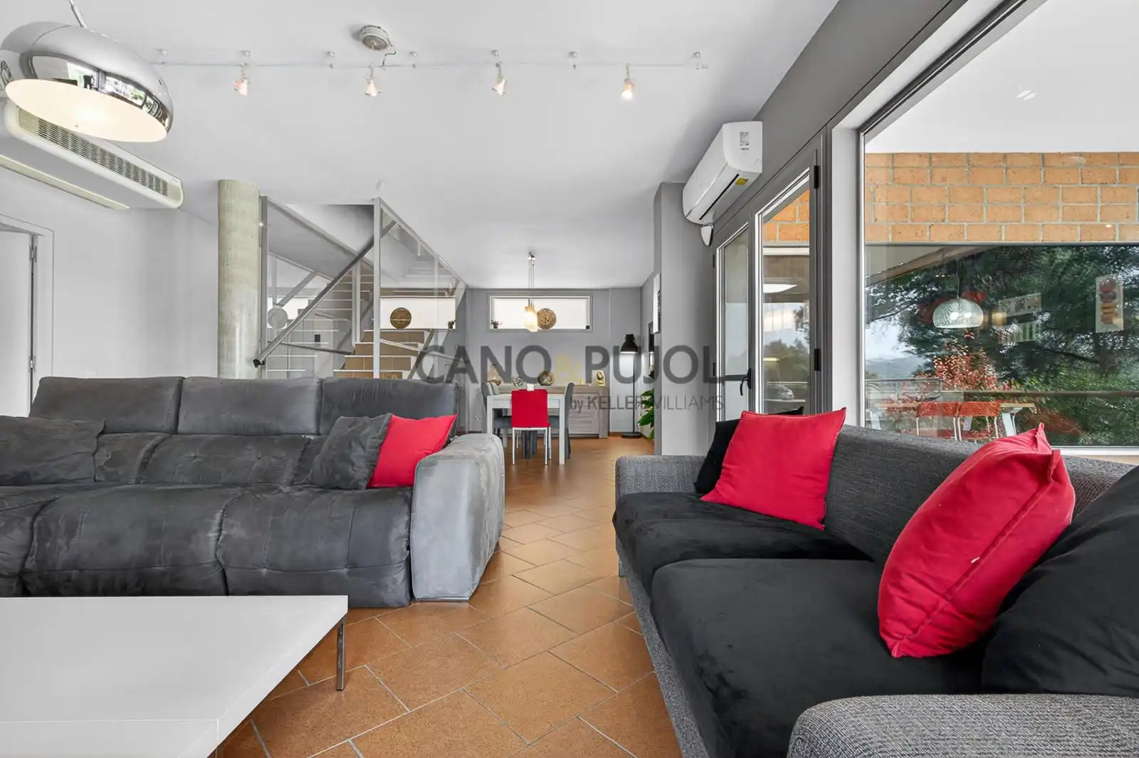 Living room of Houses for sale in Terrassa  with Air Conditioner, Heating and Terrace