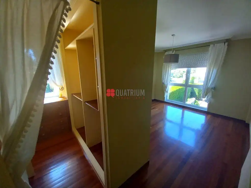 Habitación de Casa o chalet de alquiler en Santiago de Compostela  con Calefacción, Jardín privado y Trastero