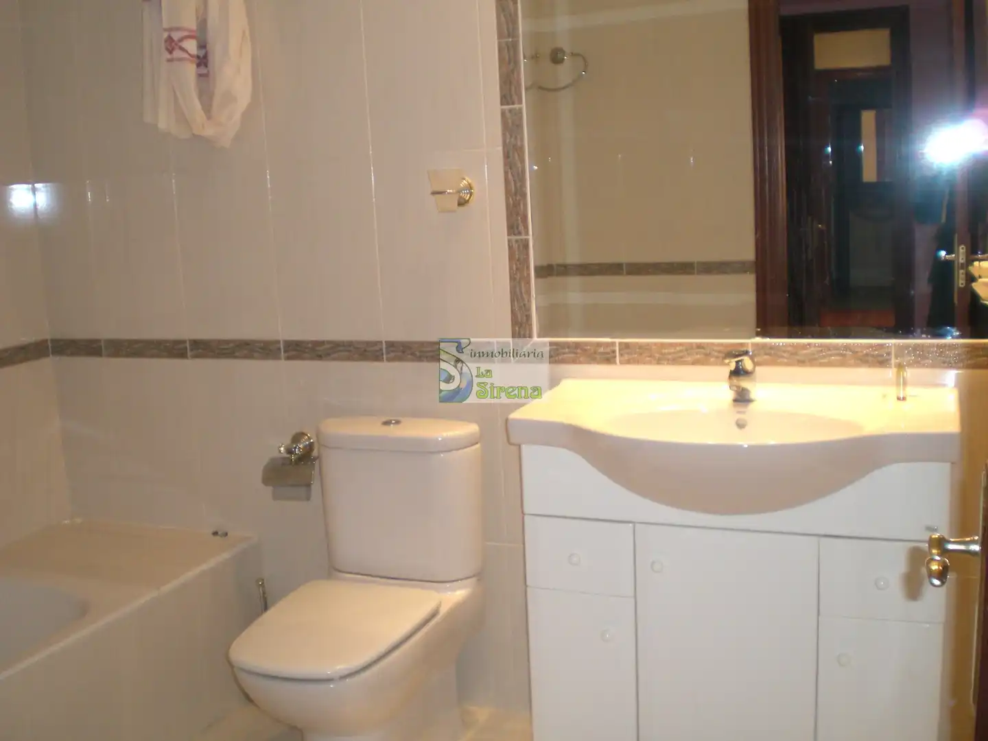 Bathroom of Commercial properties for sale in Castro-Urdiales  with Air Conditioner, Heating and Terrace